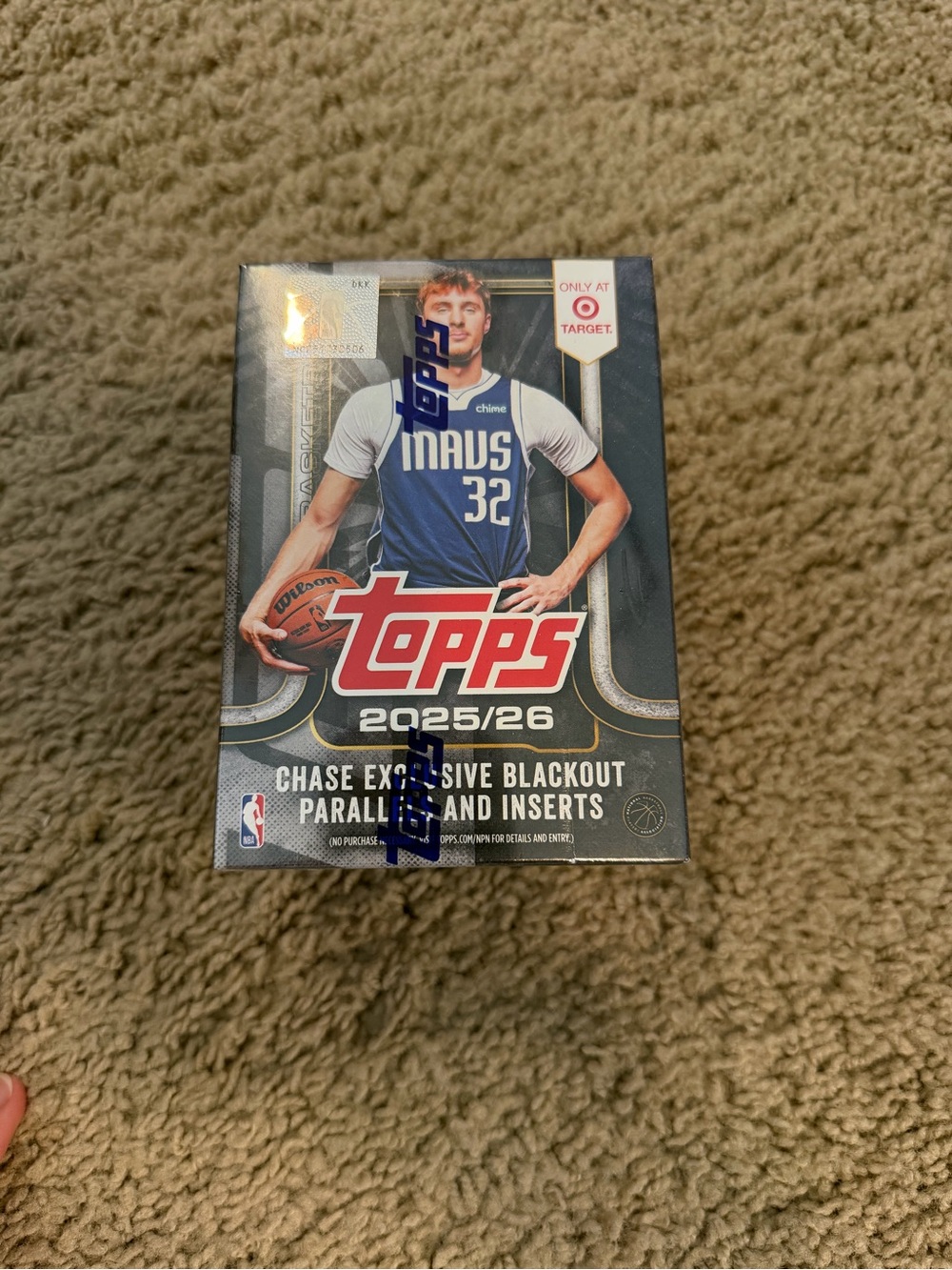 Topps 2025/26 Basketball Box - Blue & Red Accents